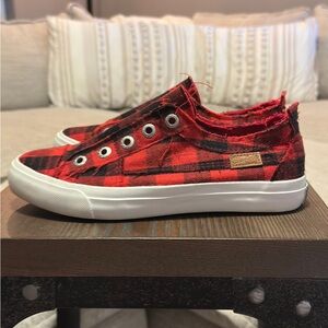 Blowfish Malibu red and black slip on sneakers